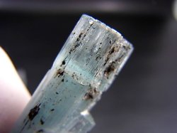 画像2: ベトナム産連晶結束型アクアマリン原石（ブラックトルマリン付き） 3.1g