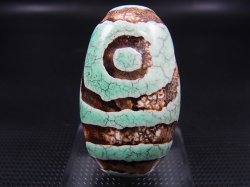 画像1: ヴィンテージ：「雪域天珠：老緑色二眼」西蔵（チベット）天珠 約47×27.5×17mm