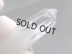 画像2: 山梨県乙女鉱山産ウォータークリア水晶ポイント 4.1g