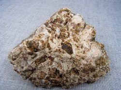 画像2: 秩父鉱山産グロッシュラーガーネット原石 229.3g