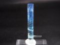 ジェムグレード宝石需要品質：ベトナム産アクアマリン柱状結晶原石（貫入り） 10.3カラット