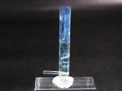 画像2: ジェムグレード宝石需要品質：ベトナム産アクアマリン柱状結晶原石（貫入り） 10.3カラット