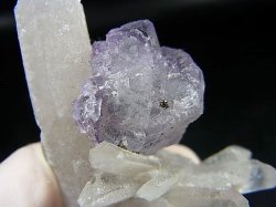 画像2: ヤオガンシャン産パープルフローライト付き水晶原石 30.8g