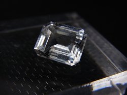 画像1: ミャンマー産フェナカイト・ルース（アンフィボール入り） 3.1カラット