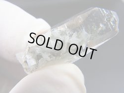 画像1: ノルウェー産アデュラリア（氷長石）付き水晶原石 6.4g