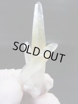 山梨県水晶峠産トレモライト入り水晶ポイント（連晶） 10.9g