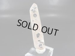 画像1: 内モンゴル産アイアンローズ付きピンク水晶（レーザー型） 11.6g