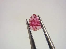 画像1: 宝石品質：ミャンマー・モゴック産ピンクスピネル双晶原石「ダビデの星」 0.1カラット