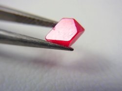 画像2: 宝石品質：ミャンマー・モゴック産宝石質ホットピンクスピネル結晶（双晶） 0.7カラット