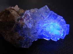 画像2: シャンファーリン（香花嶺）産カラーレス/グリーンフローライト原石 85.5g