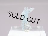 ベトナム産アクアマリン柱状結晶原石（連晶） 4.6カラット