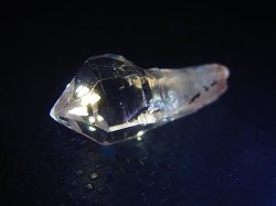 画像2: マダガスカル産ペトロリウム水晶ポイント（セプター） 2.2g