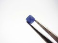 ベトナムLuc Yen産コバルトスピネル八面体結晶原石（蛍光/カラーチェンジ） 0.3カラット