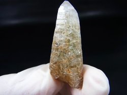 画像1: 山梨県水晶峠産トレモライト入り水晶ポイント 8.9g