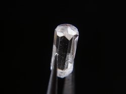 画像1: ミャンマー産宝石品質フェナカイト柱状結晶原石 1.5カラット