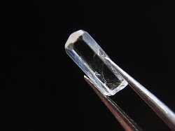 画像2: ミャンマー産宝石品質フェナカイト柱状結晶原石 1.5カラット