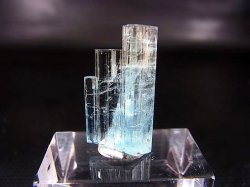 画像2: ベトナム産アクアマリン柱状結晶原石（連晶） 9.7カラット