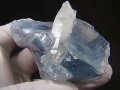 ヤオガンシャン産ブルー/パープルフローライト原石（水晶付き）106.7g