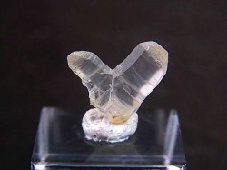 画像2: マダガスカル産ジャパニーズツイン（日本式双晶水晶/エレスチャル） 0.4g