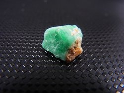 画像2: パキスタン・スワート産エメラルド原石 (柱状結晶) 4.5カラット