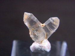 画像1: マダガスカル産ジャパニーズツイン（日本式双晶水晶/エレスチャル） 0.4g