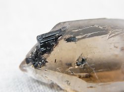 画像2: ベトナム・タインホア産スモーキー水晶ポイント（ブラックトルマリン貫入り） 7.8g