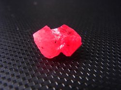 画像2: ベトナムLuc Yen産レッドスピネル結晶（双晶） 9.5カラット
