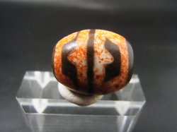 画像2: ヴィンテージ：「赤虎牙蓮花」西蔵（チベット）天珠 約20.5×18.5×17.5mm
