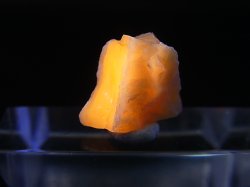画像1: Hokkaidoite北海道然別湖産蛍光オパール原石 1.3g