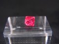 ミャンマー・モゴック産宝石質レッドスピネル結晶（八面体） 0.5カラット