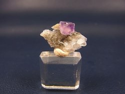 画像1: ドイツ・ザクセン州産フローライトon水晶 0.8g