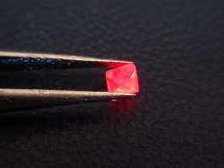 画像2: ミャンマー・モゴック産宝石質レッドスピネル結晶（八面体） 0.3カラット