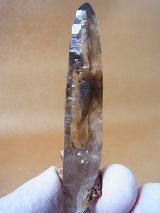 マラウイ・マロサ産レーザーポイント水晶（エジリン/ジルコン共生） 19.2g