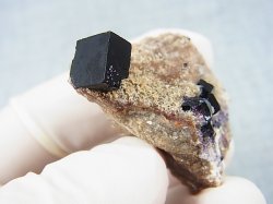 画像1: ドイツ・10000リッター鉱山産ブラックフローライト原石 21.1g
