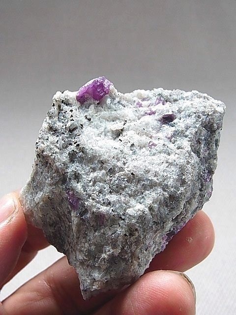 クリアランス価格50 Off 3 900円 1 950円 ノルウェー産コランダム結晶91 0g パーフェクトストーン Perfect Stone