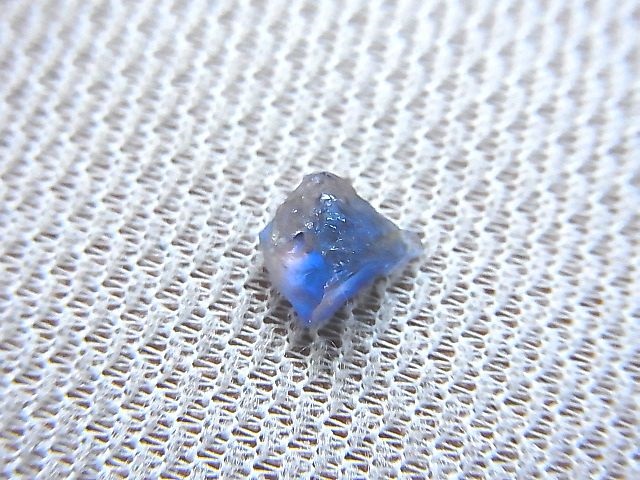 ベトナム産未処理コバルトブルースピネル原石 カラーチェンジ 蛍光 0 8カラット パーフェクトストーン Perfect Stone