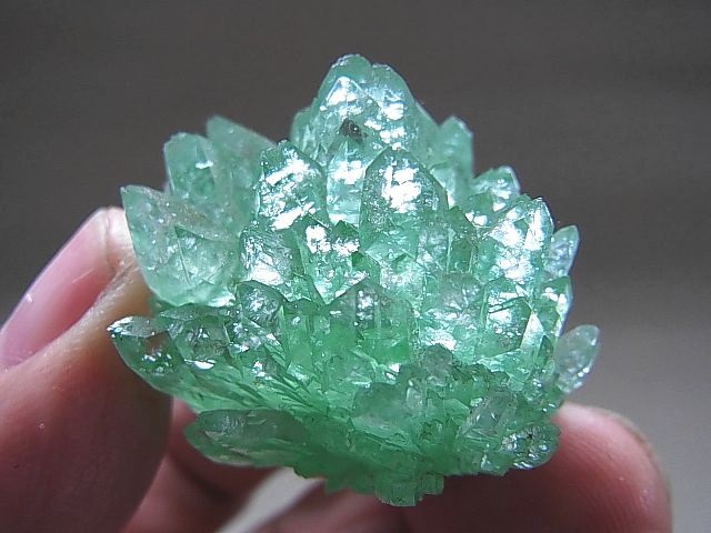 グリーンアポフィライト美石結晶原石39.8g - パーフェクトストーン 