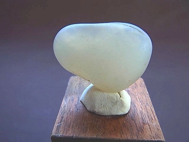 多様なデザインの天然和田玉ネフライト ネフライト 和田玉(ホータン玉)原石 天然タンブル