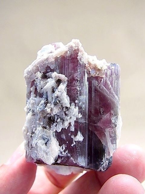 パプロック鉱山産バイカラートルマリン・マトリクス原石134.5g - パーフェクトストーン PERFECT STONE
