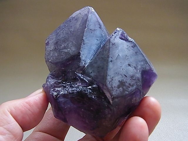 新産出 タンザニアMorogoro産巨大 アイスアメジスト