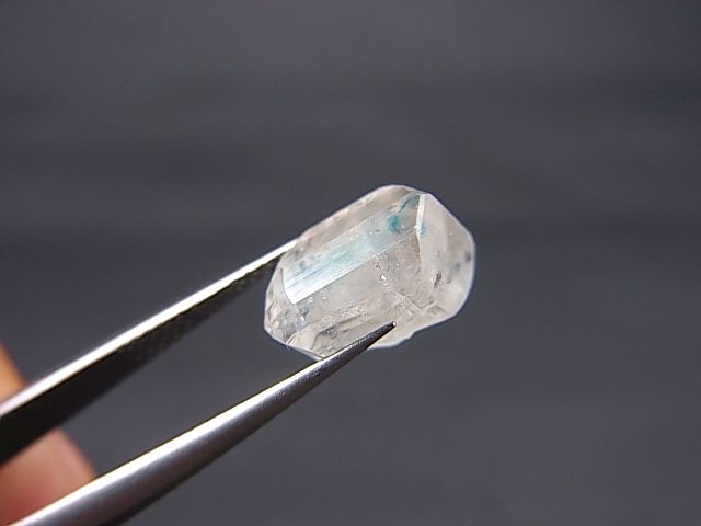 ユークレース原石結晶 4.0カラット