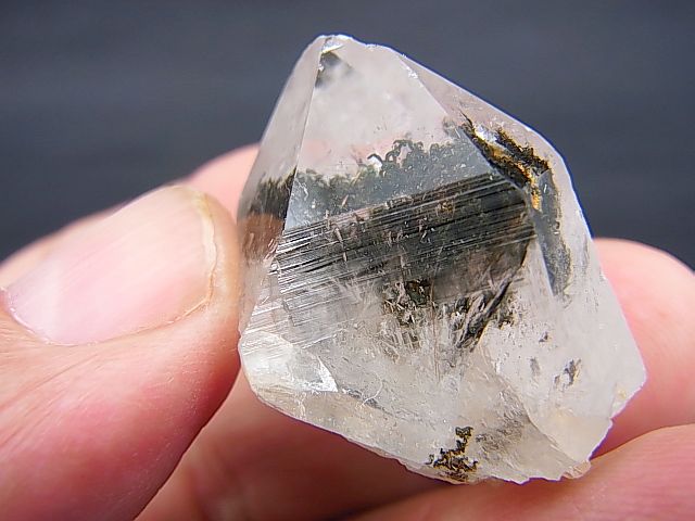 マニカラン産クローライト＆ルチル入り水晶原石18.9g