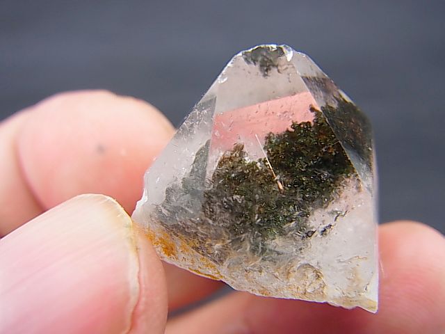 マニカラン産クローライト＆ルチル入り水晶原石18.9g