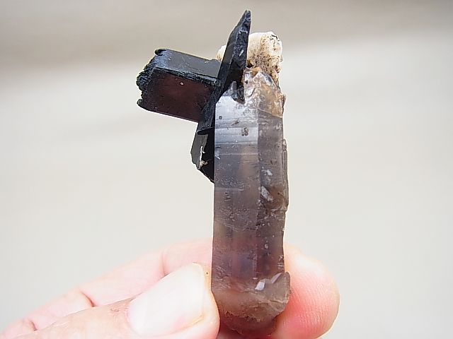 マラウイ産エジリン＆水晶原石（貫入り）22.6g - パーフェクトストーン PERFECT STONE