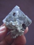 画像2: ダルネゴルスク産カラーレスフローライト・八面体結晶原石54.7g