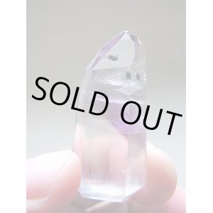 画像: マダガスカル産インクルージョンアメジスト研磨ポイント（クローライト他）15.6g