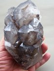 画像1: キャビネットサイズ：タンザニア産ジャカレー水晶（スモーキー/マーカサイト入り）1,147g