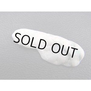 画像: 青海川産グリーンひすい研磨原石(透過性あり)15.4g