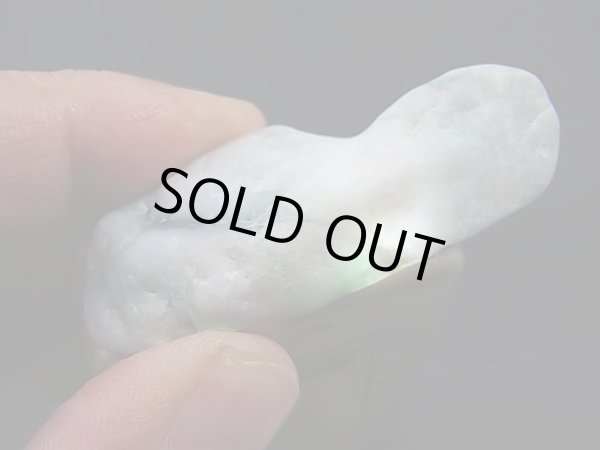 画像2: 青海川産グリーンひすい研磨原石（透過性あり）15.4g