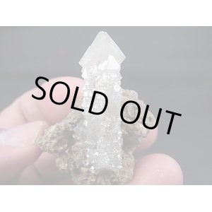 画像: ダルネゴルスク産ベータ型水晶＆アンドラダイトガーネット原石32.7g